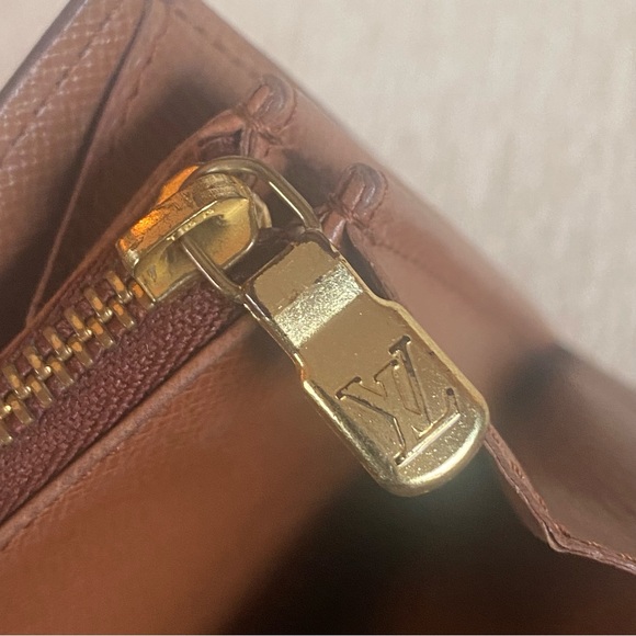 Louis Vuitton Monogram Sarah Wallet beautiful used condition - Picture 5 of 12